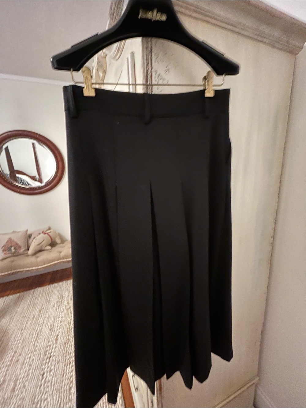 P.A.R.O.S.H. Black Midi Pleated Pocketed Skirt